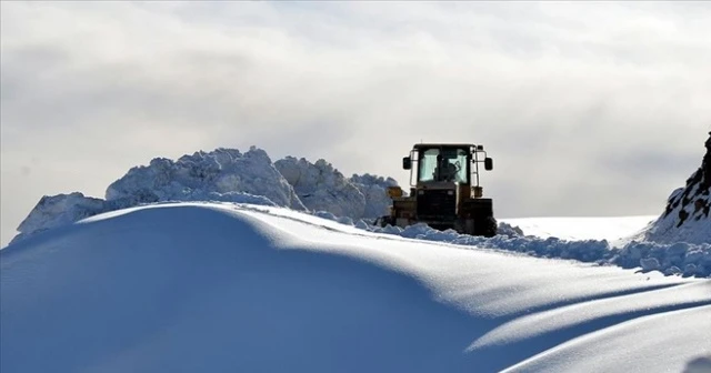 Doğu'da 173 yerleşim birimine ulaşım sağlanamıyor
