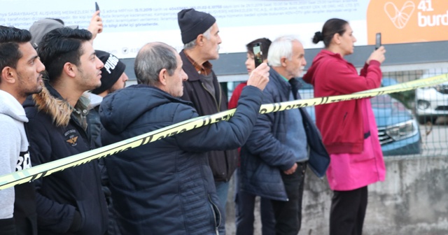 Ekipler yaralı kurtarmaya çalışırken, görüntü almak için birbiriyle yarıştılar