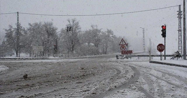 Elverişsiz hava koşulları nedeniyle bazı illerde eğitime ara verildi