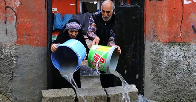 Evlerini su basan vatandaşlar çileden çıktı