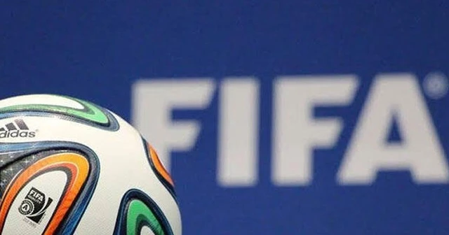 FIFA, ırkçılık yapan futbolcuya 10 maç men cezası verdi