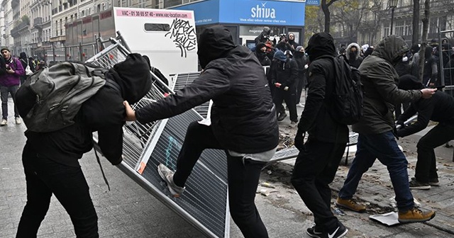 Fransa&#039;da protestolara sert müdahale