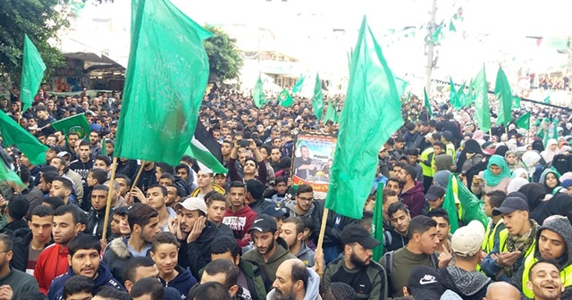 Gazze’de Filistinliler Hamas’ın kuruluşunun yıldönümü kutladı