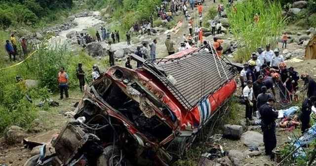 Guatemala'da kamyonla yolcu otobüsü çarpıştı: 20 ölü