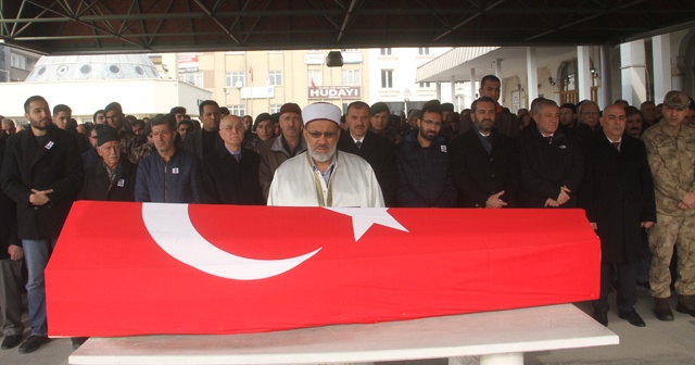 Hayatını kaybeden polis memuru, memleketi Elazığ’da son yolculuğuna uğurlandı