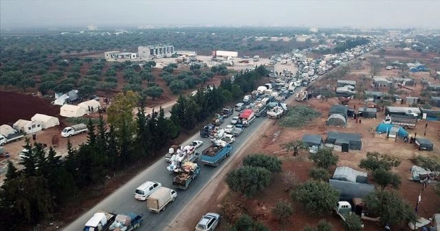 İdlib'deki saldırılardan kaçan 20 bin sivil daha Türkiye sınırı yakınlarına göç etti