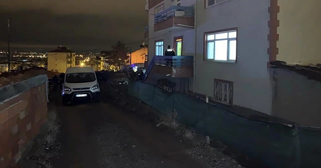 İki aylık bebeğinin yanında bıçaklanarak öldürülmüş olarak bulundu