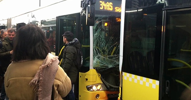 İki metrobüs birbirine girdi