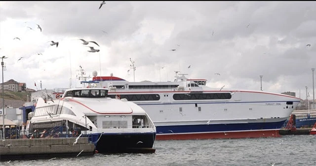 İstanbul'da deniz ulaşımına fırtına engeli