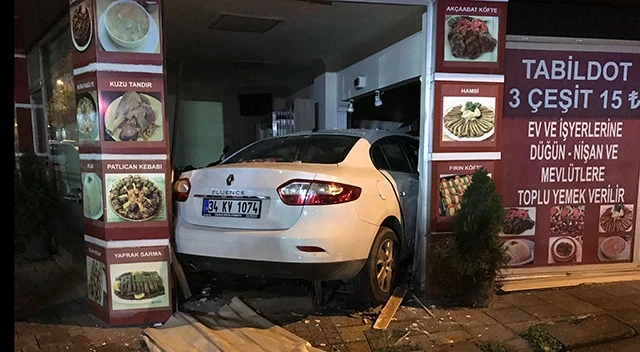 İstanbul'da otomobil lokantaya girdi