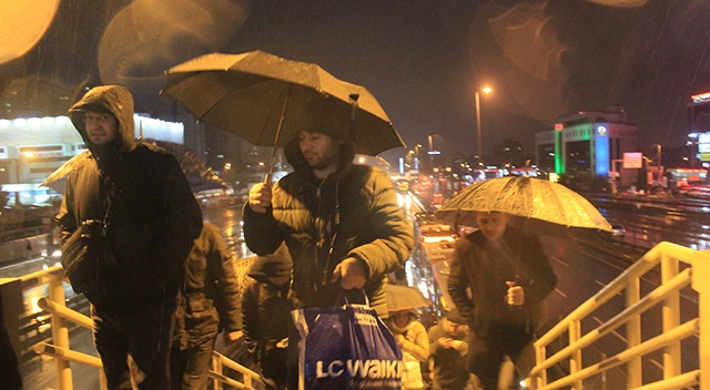 İstanbul’da sağanak yağış etkili oldu