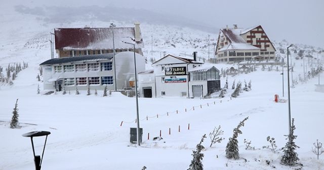 Kayak merkezinde kar kalınlığı 50 santimetreye ulaştı