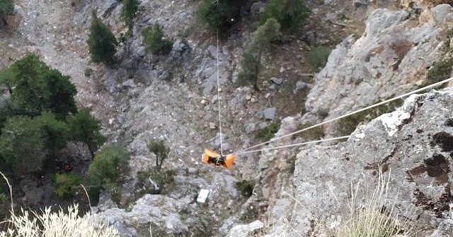 Kayıp gencin 200 metrelik uçurumda bulunan cesedi çıkarıldı