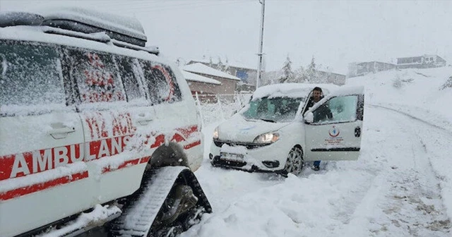 Kayseri'de yolda mahsur kalan 2 diyaliz hastası kurtarıldı