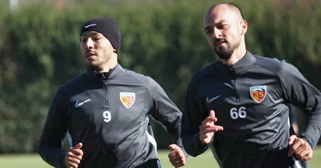 Kayserispor&#039;da iki futbolcu ile yollar ayrıldı