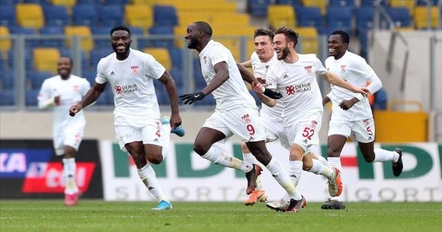 Lider Sivasspor tarihinin en iyi deplasman performansını tekrarladı