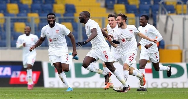 Lider Sivasspor&#039;un şampiyonluk yürüyüşü Sivaslıları heyecanlandırdı