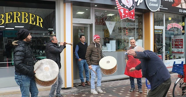 Liderin maçına davullu-zurnalı davet