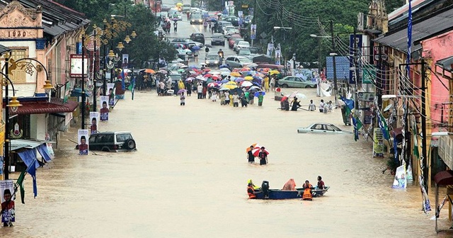 Malezya&#039;da sel baskını yaklaşık 4 bin kişiyi yerinden etti