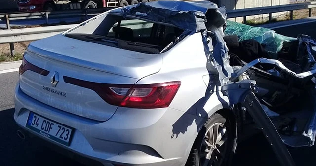 Mersin'de otomobil tıra çarptı: 1 ölü, 3 yaralı
