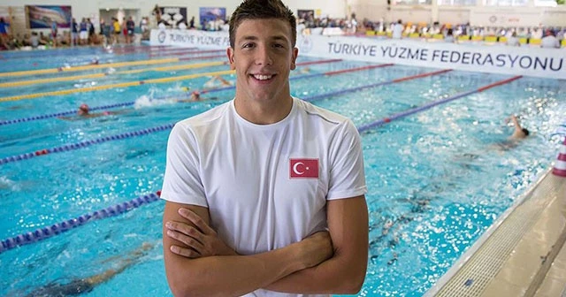 Milli yüzücü Emre Sakçı'dan tarihi başarı