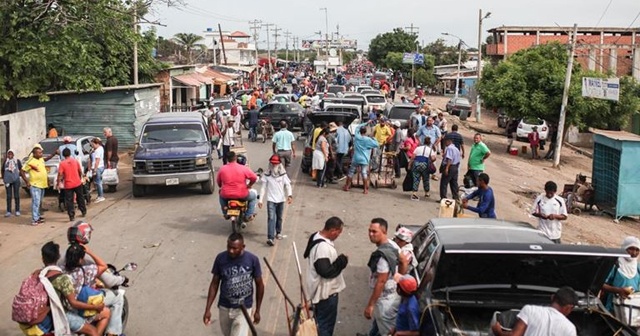 Milyonlarca Venezuelalı ülkesini terk etti