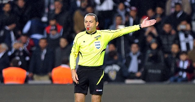 Napoli - Genk maçını Cüneyt Çakır yönetecek