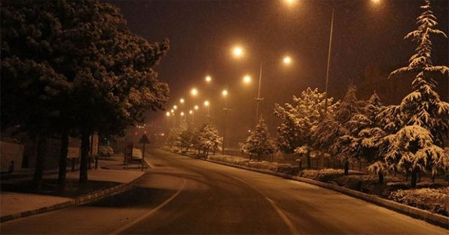 Nevşehir&#039;e mevsimin ilk karı yağdı