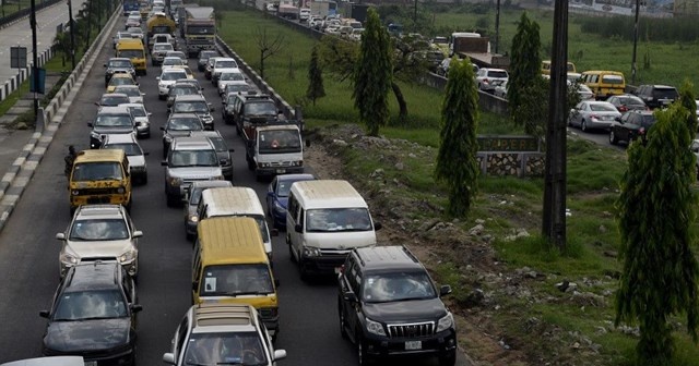 Nijerya&#039;da tanker ile yolcu otobüsleri çarpıştı: 19 ölü