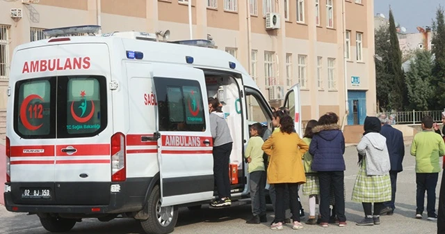 Öğrenciler yemekten zehirlendi
