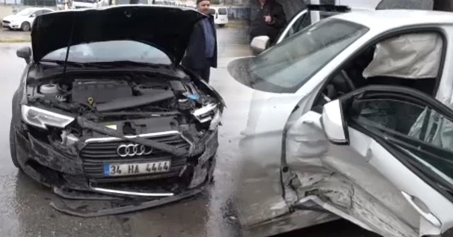 Pendik&#039;te lüks otomobiller birbirine girdi: 2 yaralı