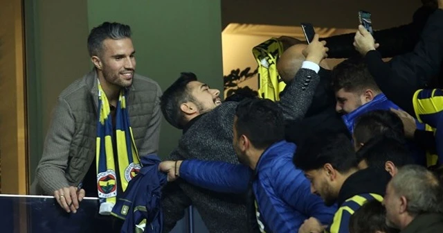 Robin van Persie derbide