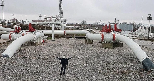 Rusya ve Ukrayna petrol anlaşmasını 10 yıl uzattı