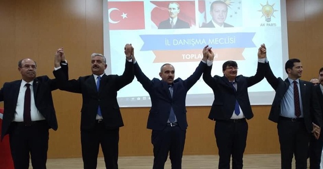 Saadet Partili ve CHP&#039;li iki belediye başkanı AK Parti&#039;ye geçti