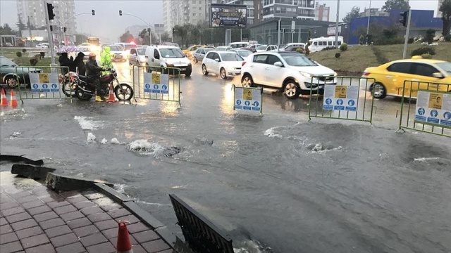 Sağanak yağış nedeniyle eğitime ara verildi