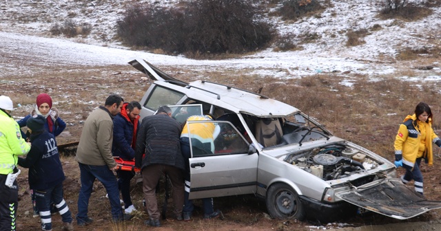 Şarampole devrilen otomobil hurdaya döndü: 4 yaralı