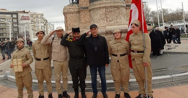 Sarıkamış şehitleri anısına Taksim'de 2 saat nöbet tuttular