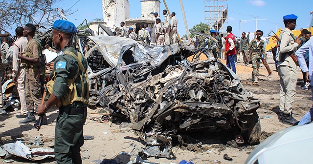 Somali&#039;de çok sayıda kişinin öldüğü saldırıyı terör örgütü Eş-Şebab üstlendi