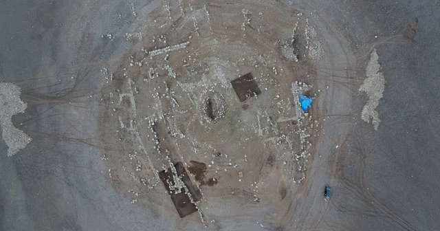 Suların çekilmesiyle ortaya çıkan höyüğün 12 bin yıllık olduğu belirlendi