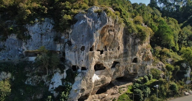 Tarihi İnceğiz Mağaraları çöp yığınına döndü