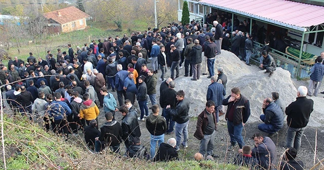 Torununu hastaneye götürürken kaza yaptı: 3 ölü