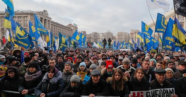 Ukrayna&#039;daki protestolarda Zelenskiy&#039;e &#039;kırmızı çizgi&#039; hatırlatması