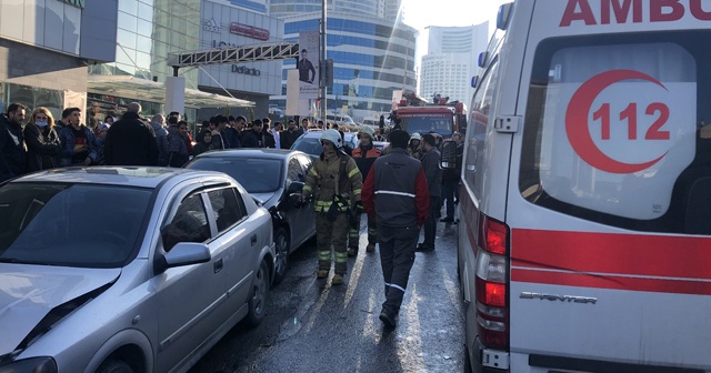 Ümraniye’de feci kaza: 1&#039;i bebek 5 yaralı