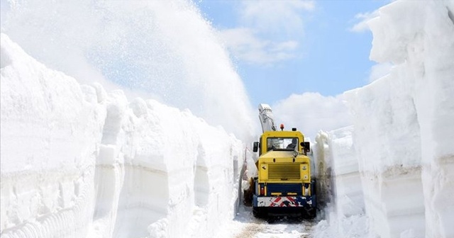 Van’da 18 yerleşim yerinin yolu ulaşıma kapandı