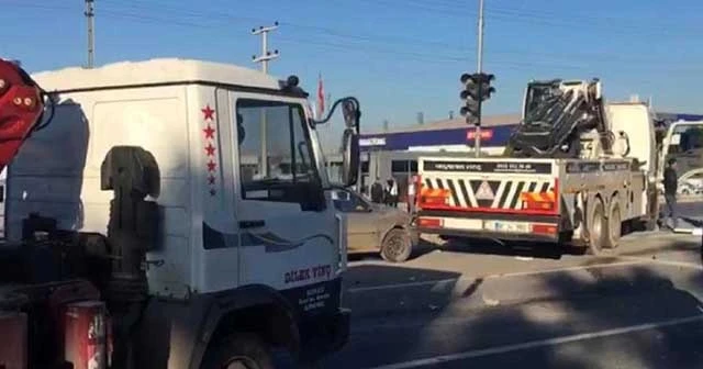 Vinç kırmızı ışıkta 8 araca çarptı