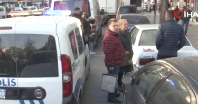 Yaşlı adam evinin önündeki aracın içinde ölü bulundu