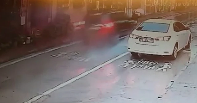 Yaya geçidinde çarptığı kadını metrelerce öteye fırlattı