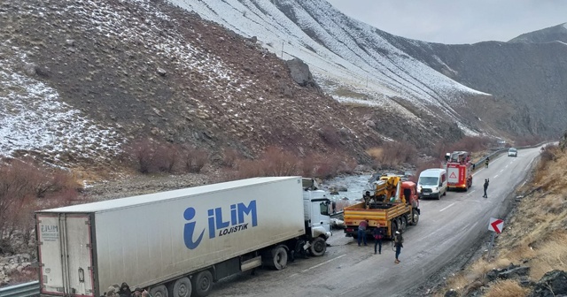 Yüksekova&#039;da trafik kazası: 5 yaralı