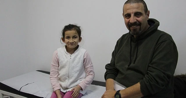 Ailesinin terk ettiği küçük kız, koruyucu babasının desteğiyle sağlığına kavuştu