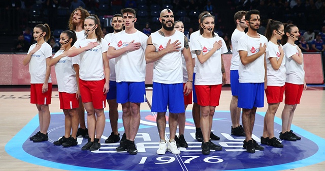 Anadolu Efes’in maçına ’Kan Kanseri Mücadele Dansı’ damga vurdu